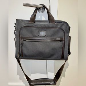 Tumi Alpha Slim Deluxe Porfolio Briefcase / Laptop Bag